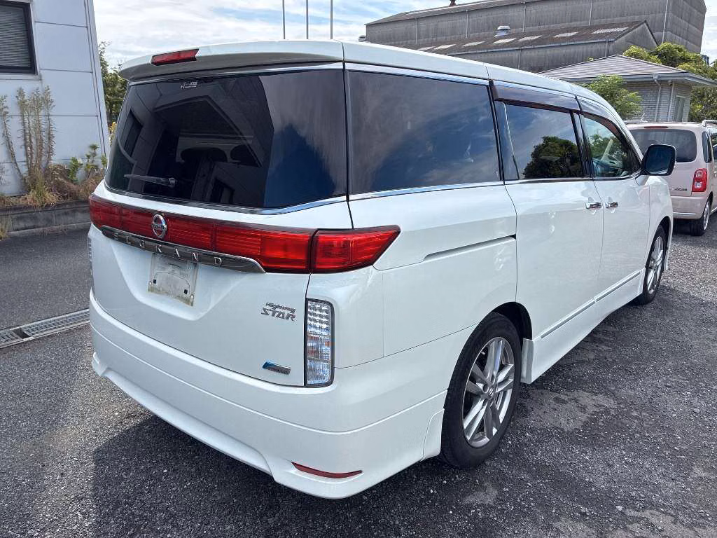 NISSAN ELGRAND