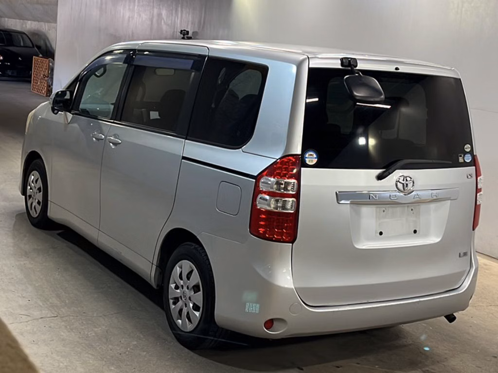TOYOTA NOAH
