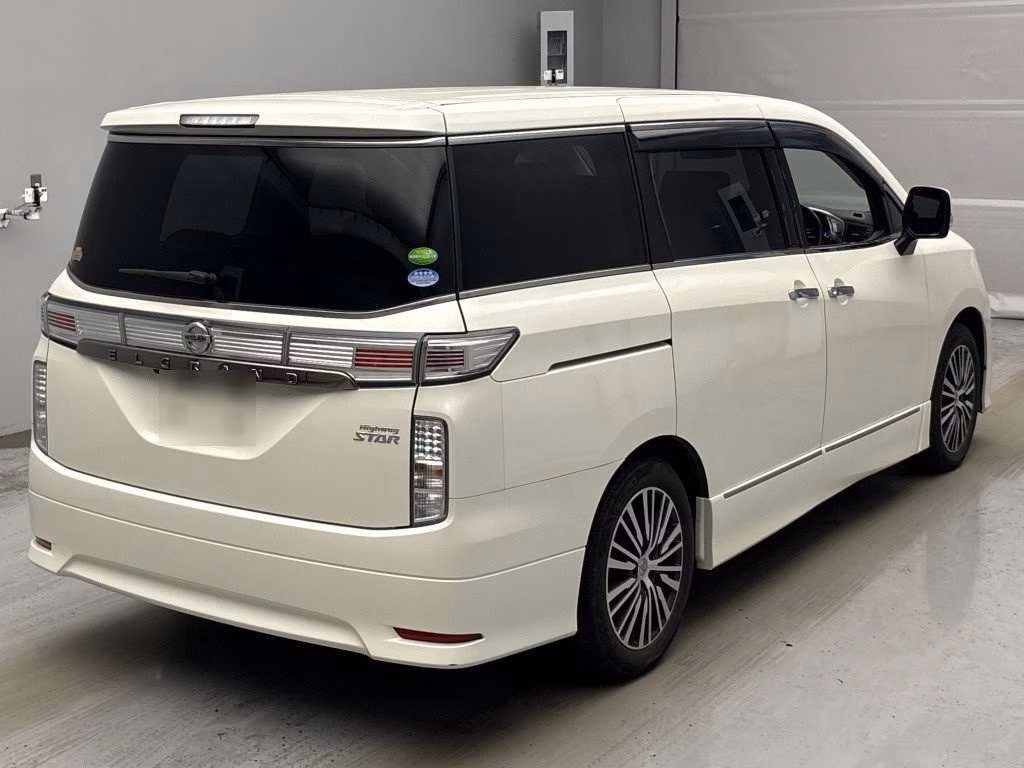 NISSAN ELGRAND