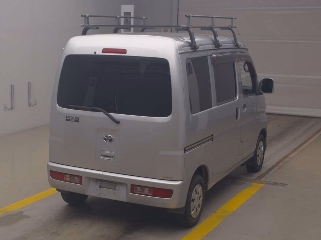 TOYOTA PIXIS VAN