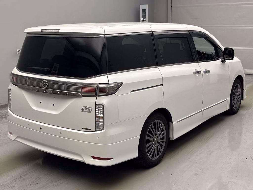 NISSAN ELGRAND