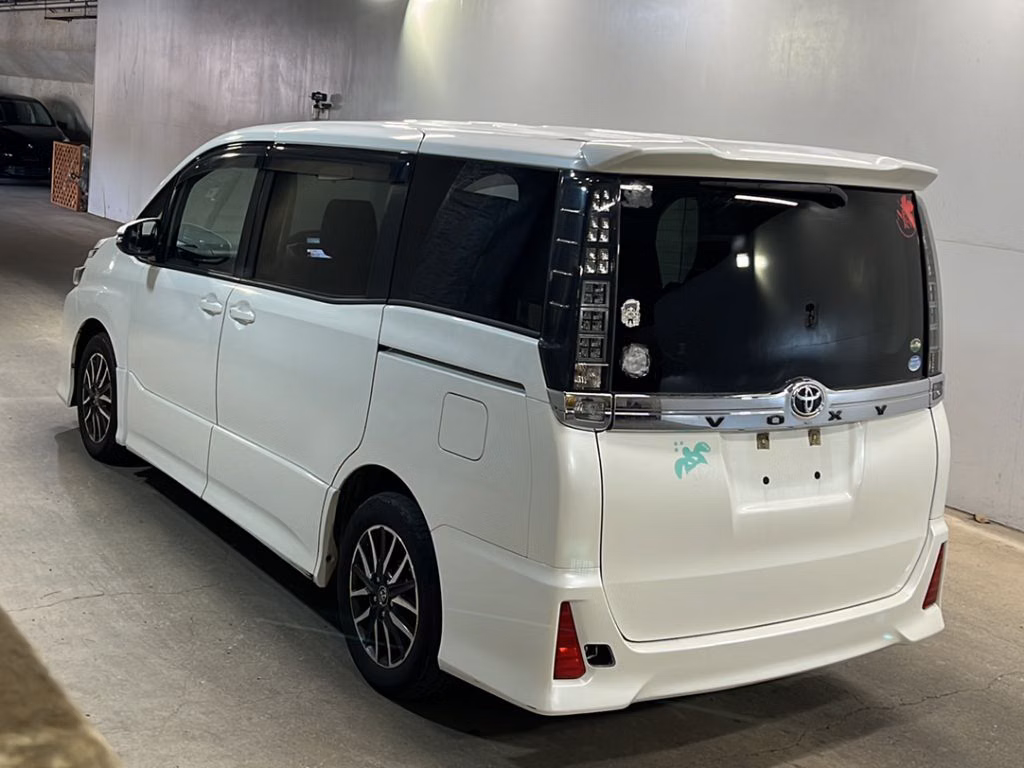 TOYOTA VOXY