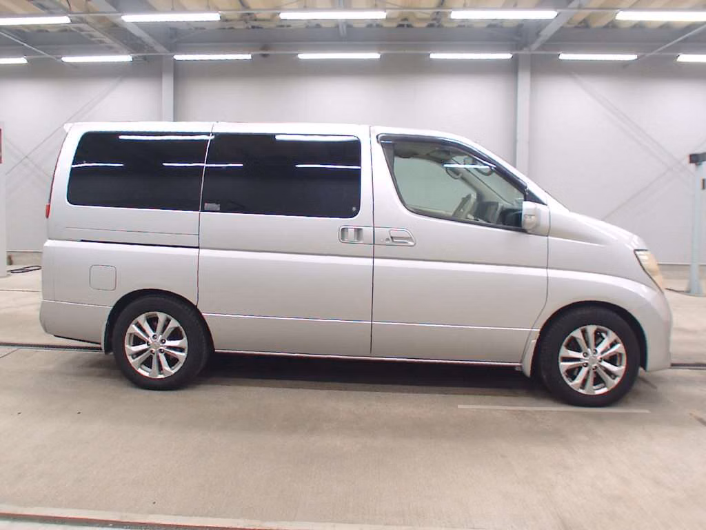 NISSAN ELGRAND