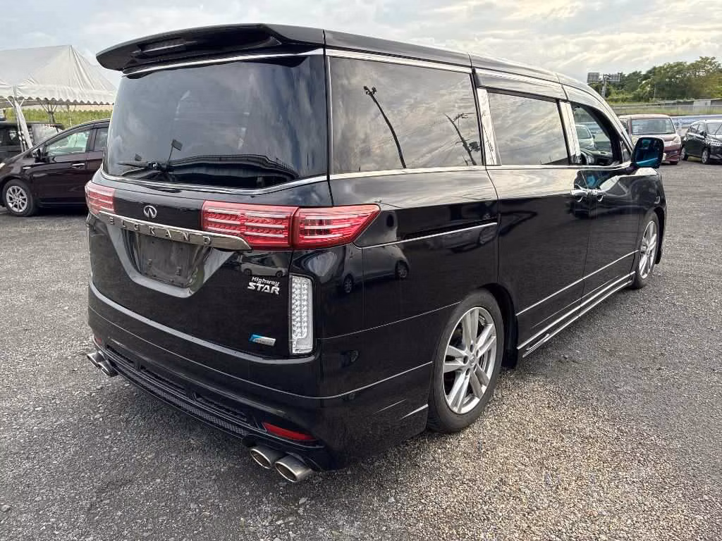 NISSAN ELGRAND