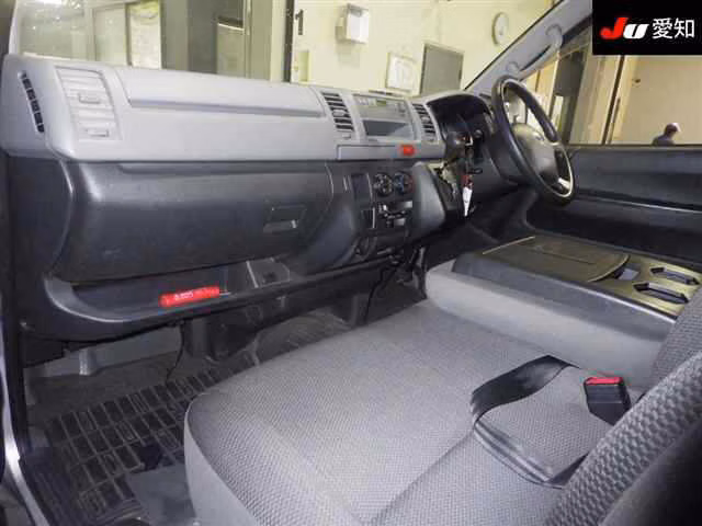 TOYOTA REGIUS ACE