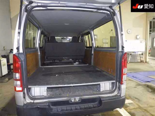 TOYOTA REGIUS ACE