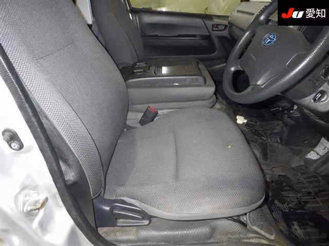 TOYOTA REGIUS ACE