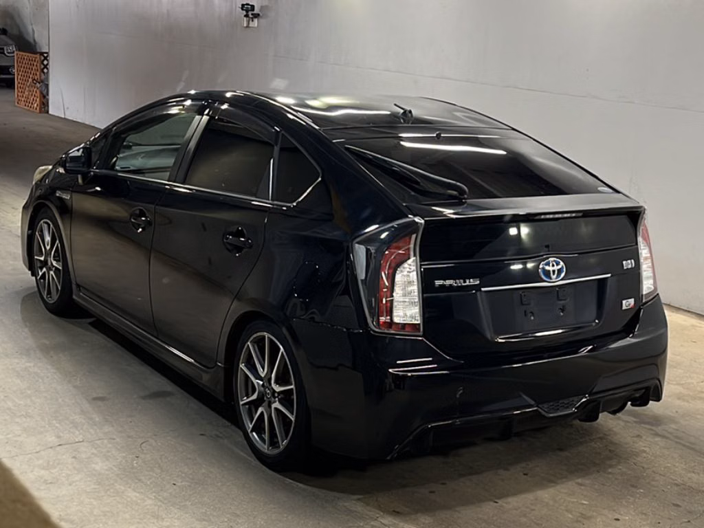 TOYOTA PRIUS