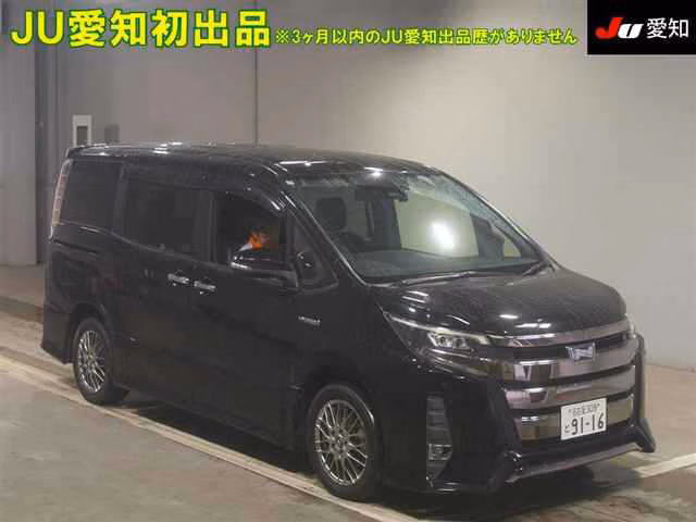 TOYOTA NOAH