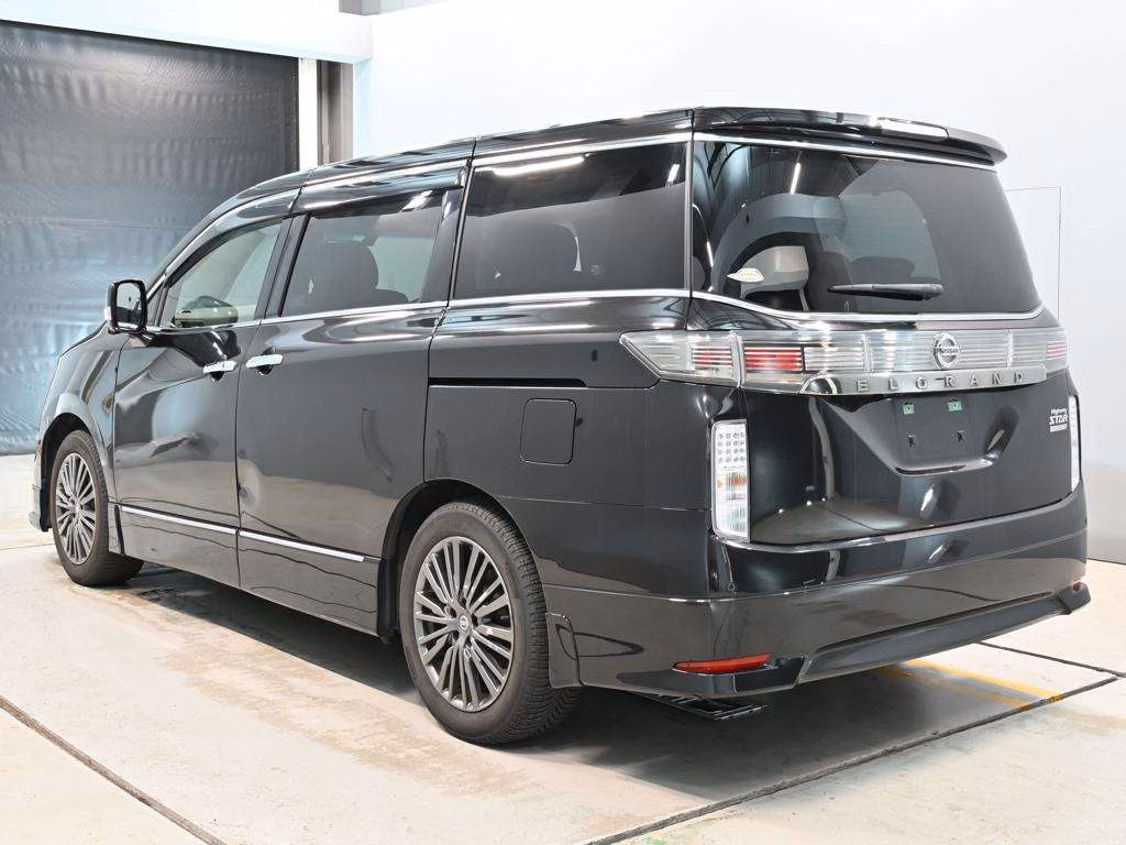 NISSAN ELGRAND