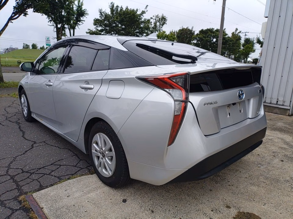 TOYOTA PRIUS