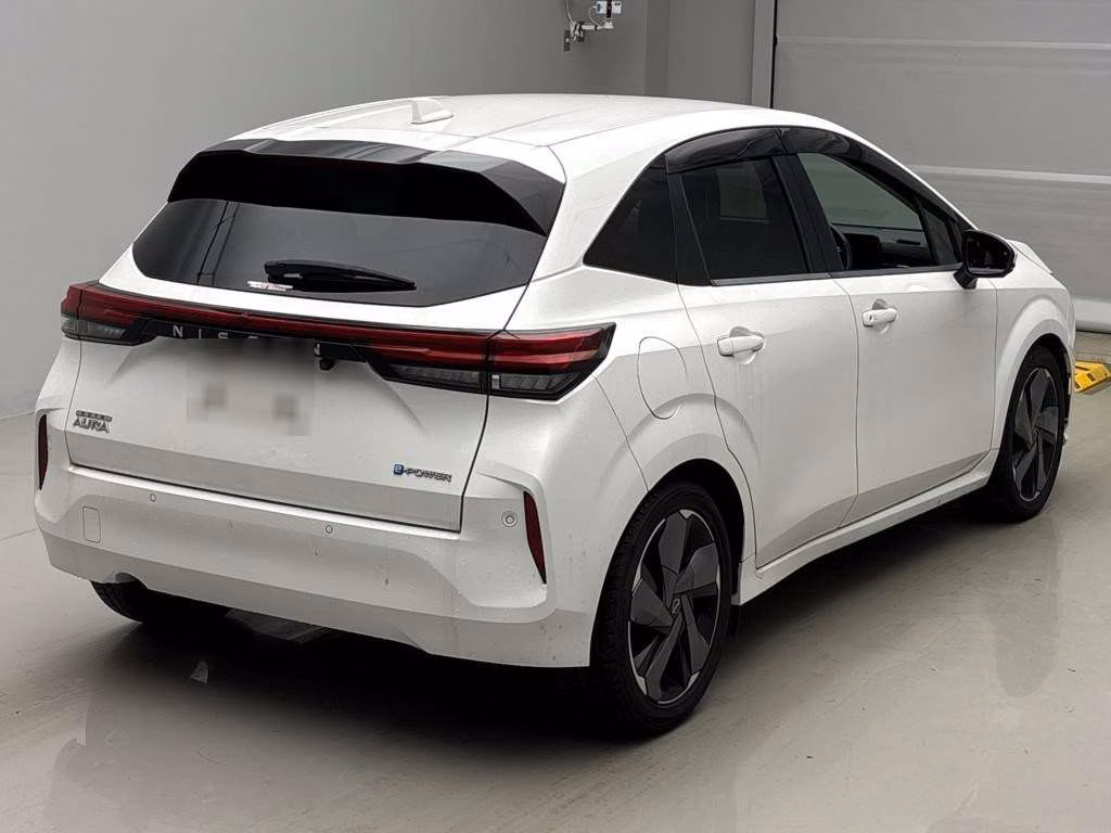 NISSAN AURA