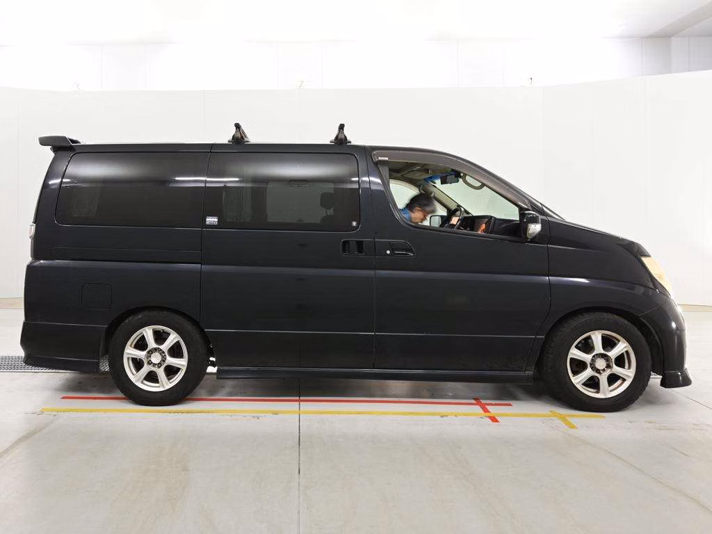NISSAN ELGRAND