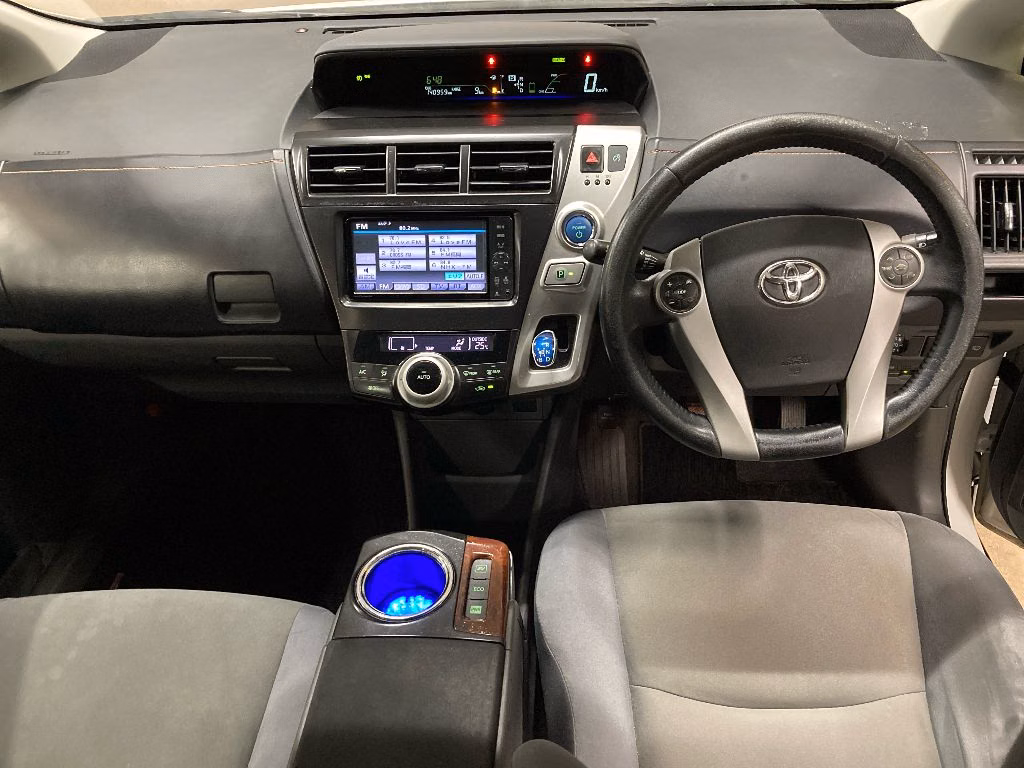 TOYOTA PRIUS ALPHA