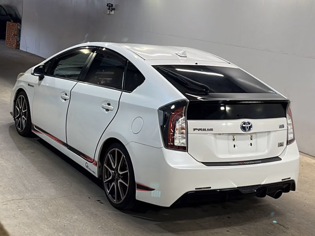 TOYOTA PRIUS