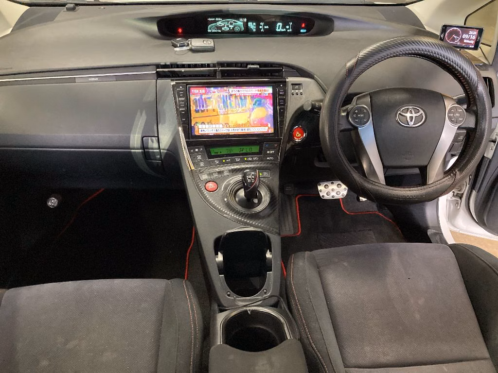 TOYOTA PRIUS
