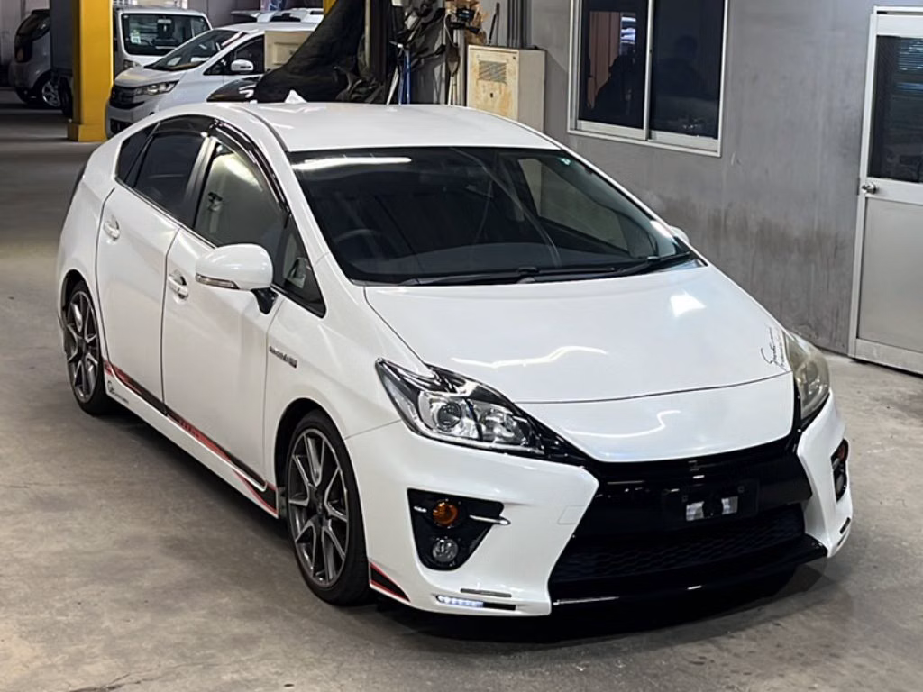 TOYOTA PRIUS