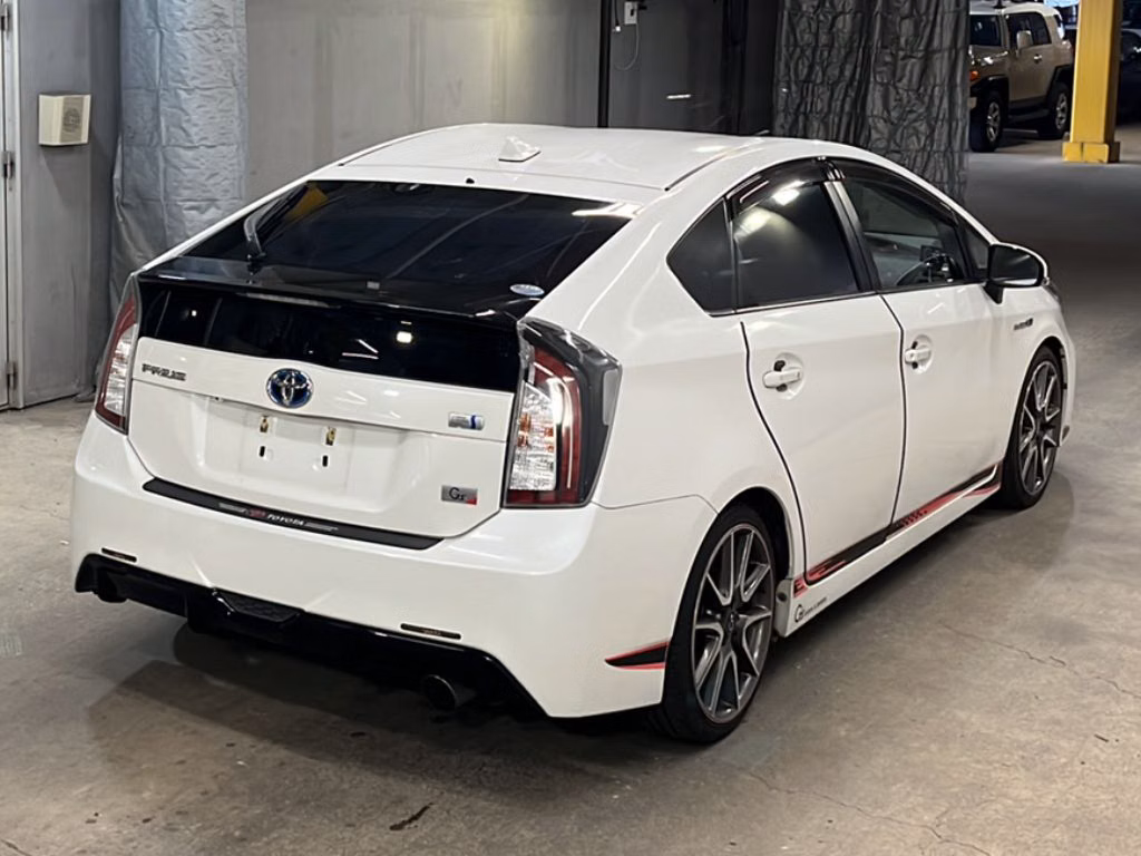 TOYOTA PRIUS