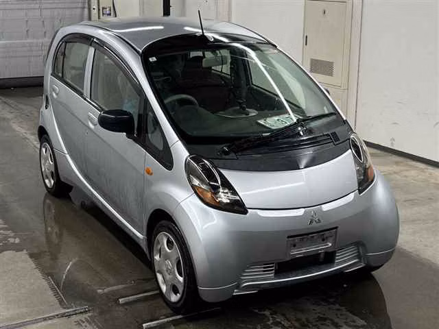 Mitsubishi i