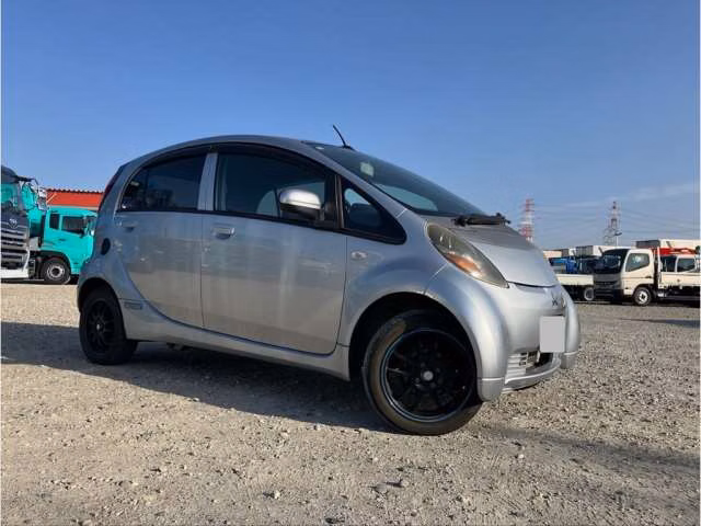 Mitsubishi i