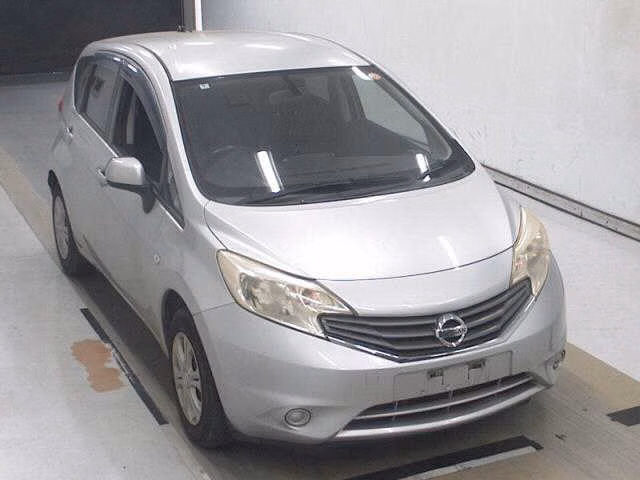 Nissan Note, E12