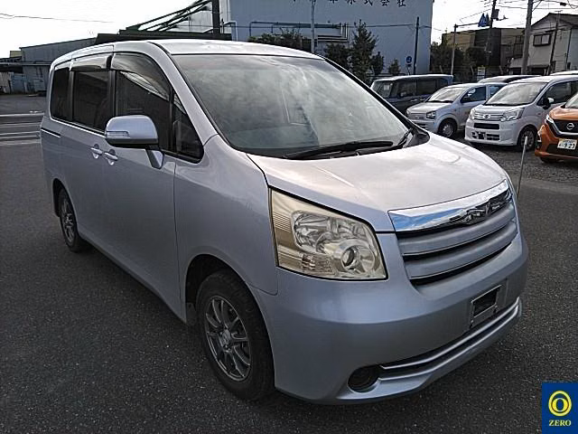Toyota Noah, ZRR70G, ZRR75G, ZRR70W, ZRR75W