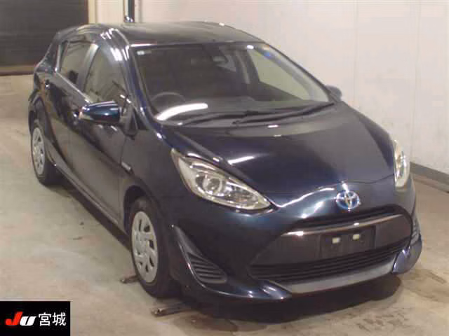 Toyota Prius C, NHP10