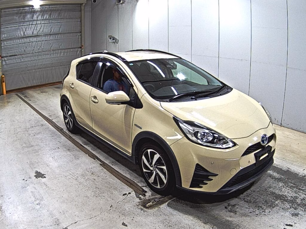 Toyota Aqua, NHP10H, NHP10