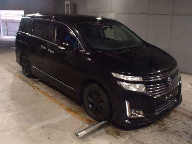 Nissan Elgrand, TE52, TNE52